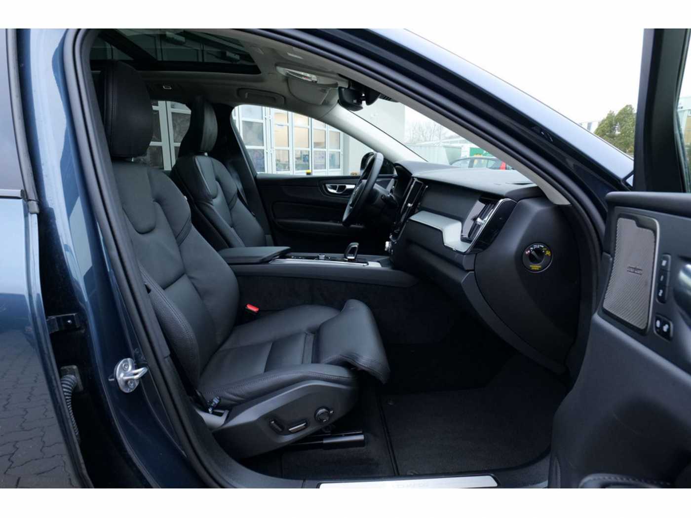 Volvo  T6 AWD Plus Dark Recharge Plug-In Hybrid AWD