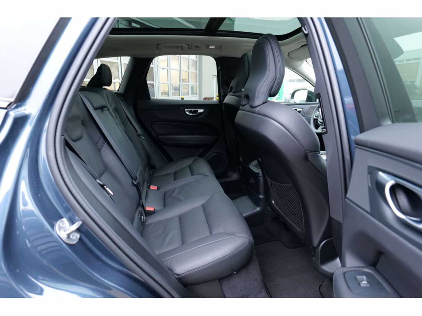 Volvo  T8 Ultra Dark Recharge Plug-In Hybrid AWD