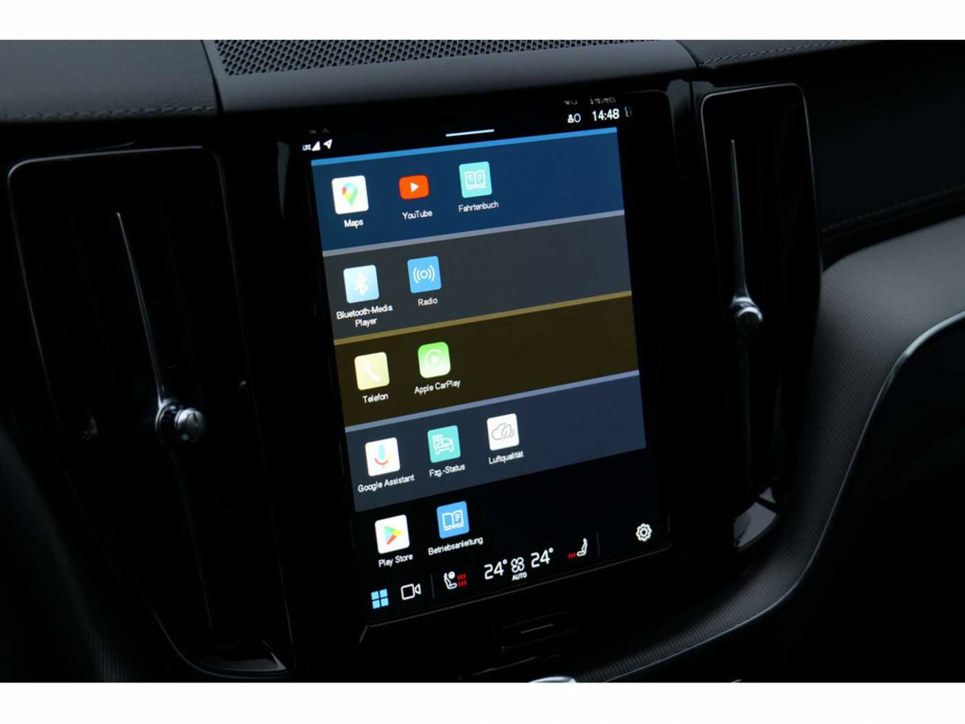 Volvo  T8 Ultra Dark Recharge Plug-In Hybrid AWD