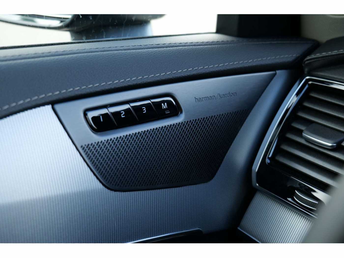 Volvo  T8 Plus Bright Recharge Plug-In Hybrid AWD