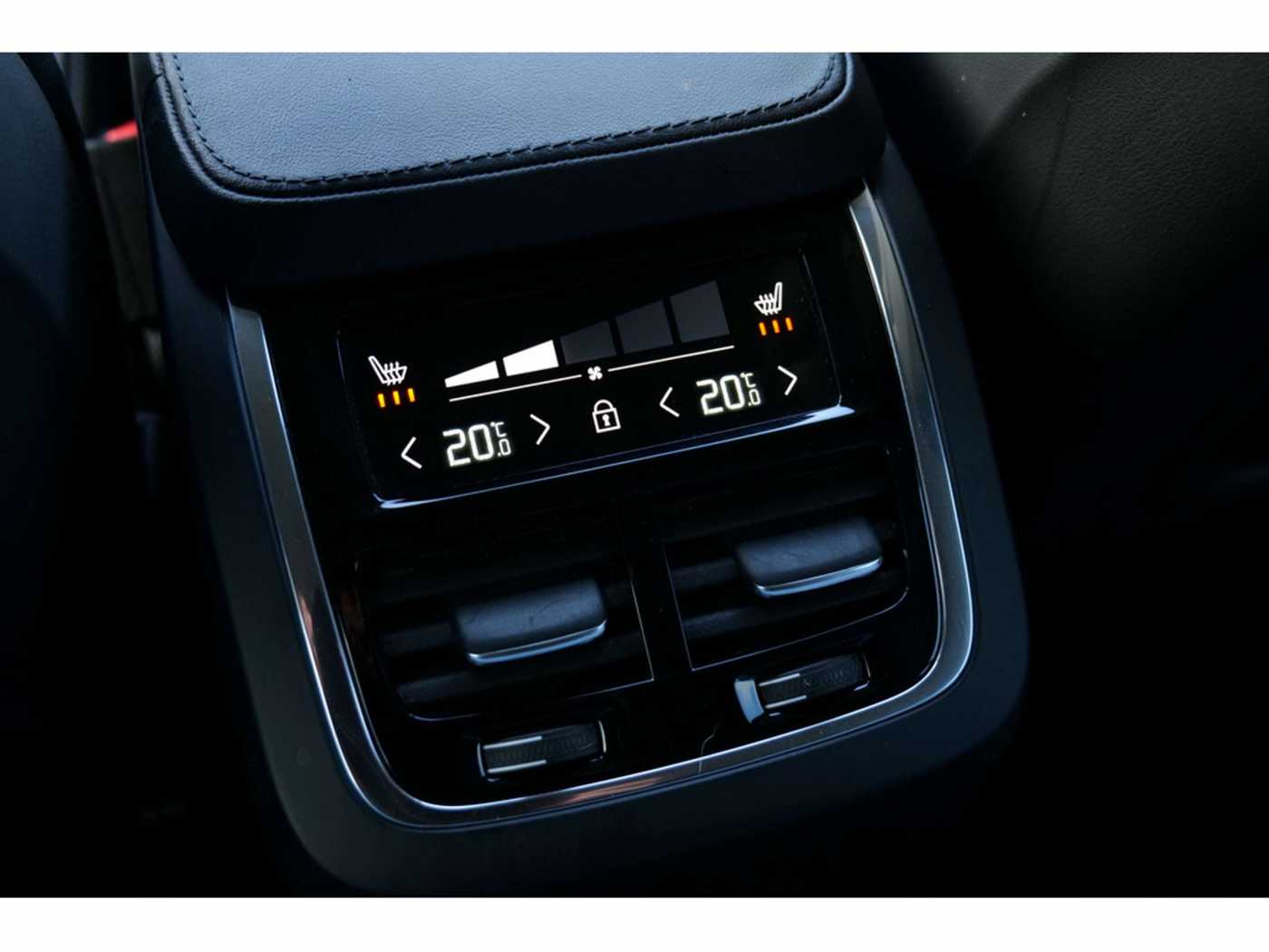 Volvo  T8 Plus Dark Recharge Plug-In Hybrid AWD