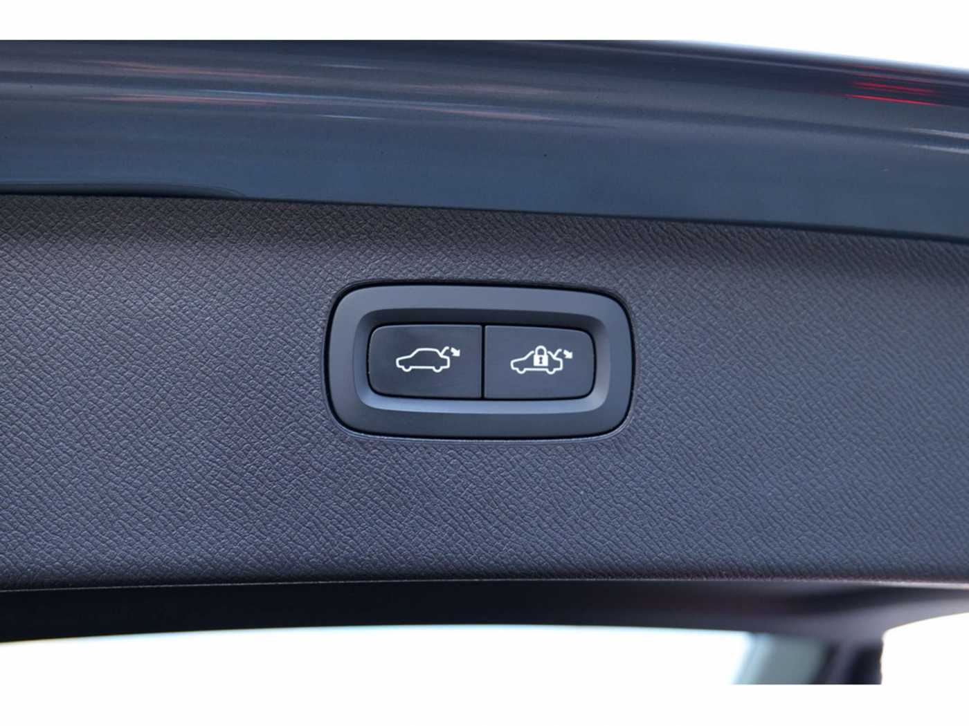 Volvo  T8 Plus Dark Recharge Plug-In Hybrid AWD