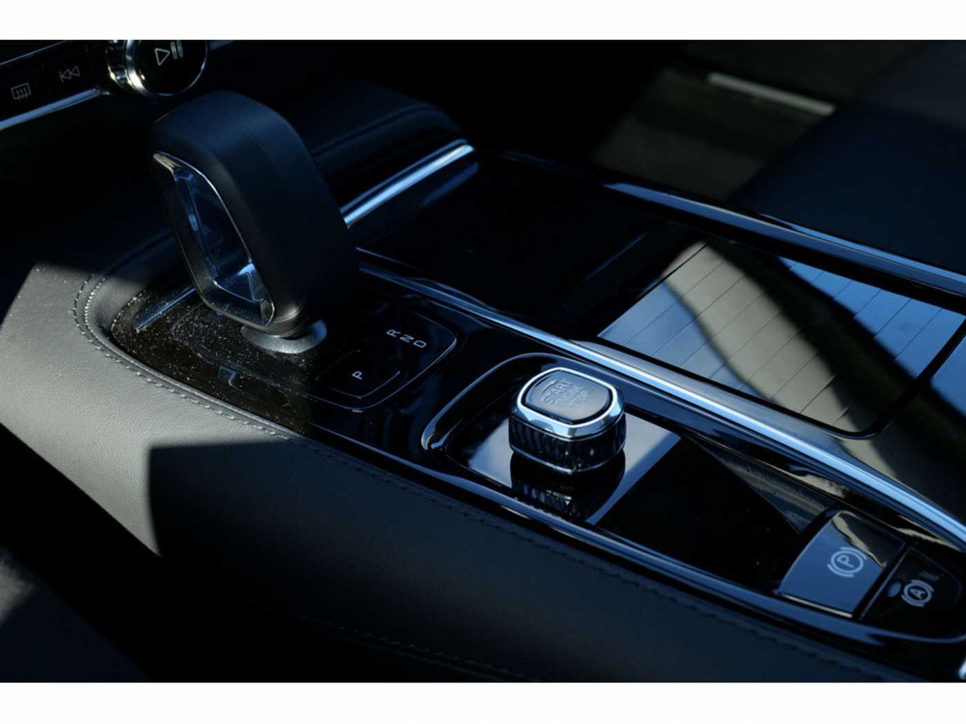 Volvo  Lim. 2.0 Ultimate Dark Recharge Plug-In Hybrid AWD