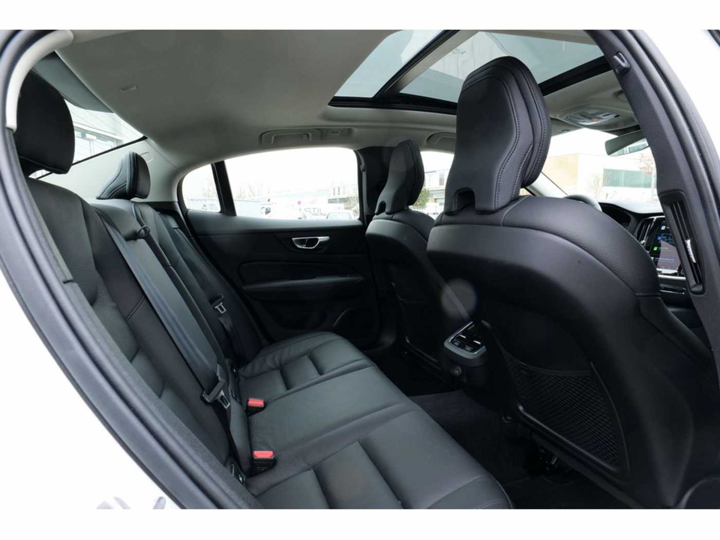 Volvo  Lim. B5 Ultimate Dark AWD LED PANO 360°
