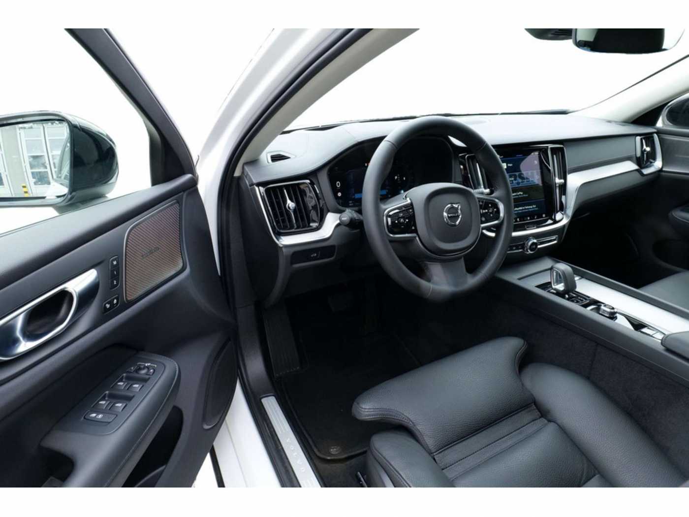 Volvo  Lim. B5 Ultimate Dark AWD LED PANO 360°