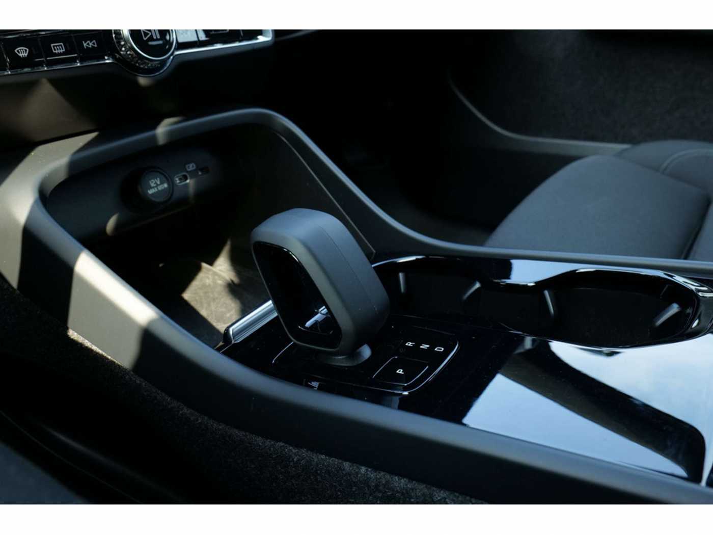 Volvo  Plus Recharge Pure Electric AWD