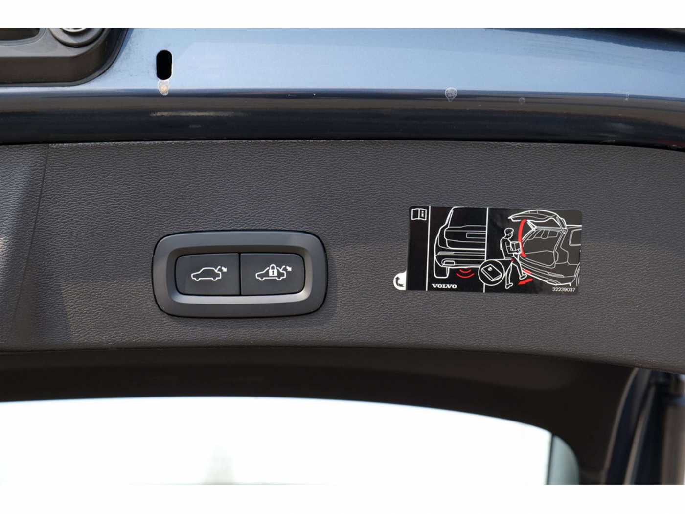 Volvo  Plus Recharge Pure Electric AWD