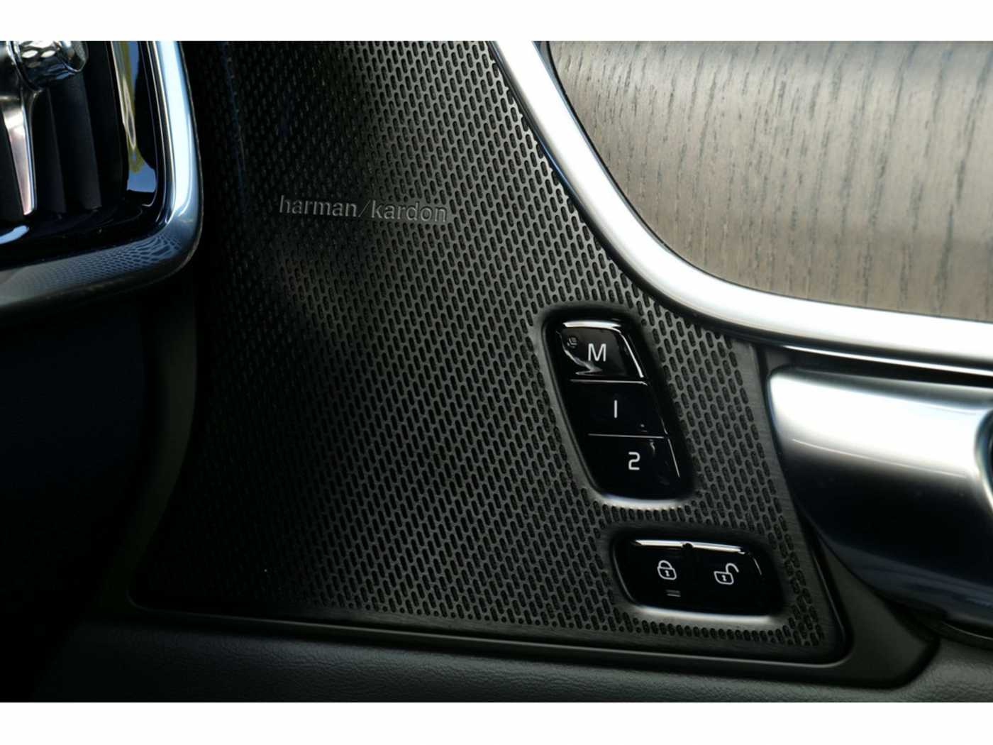 Volvo  T8 Inscription Recharge Plug-In Hybrid AWD