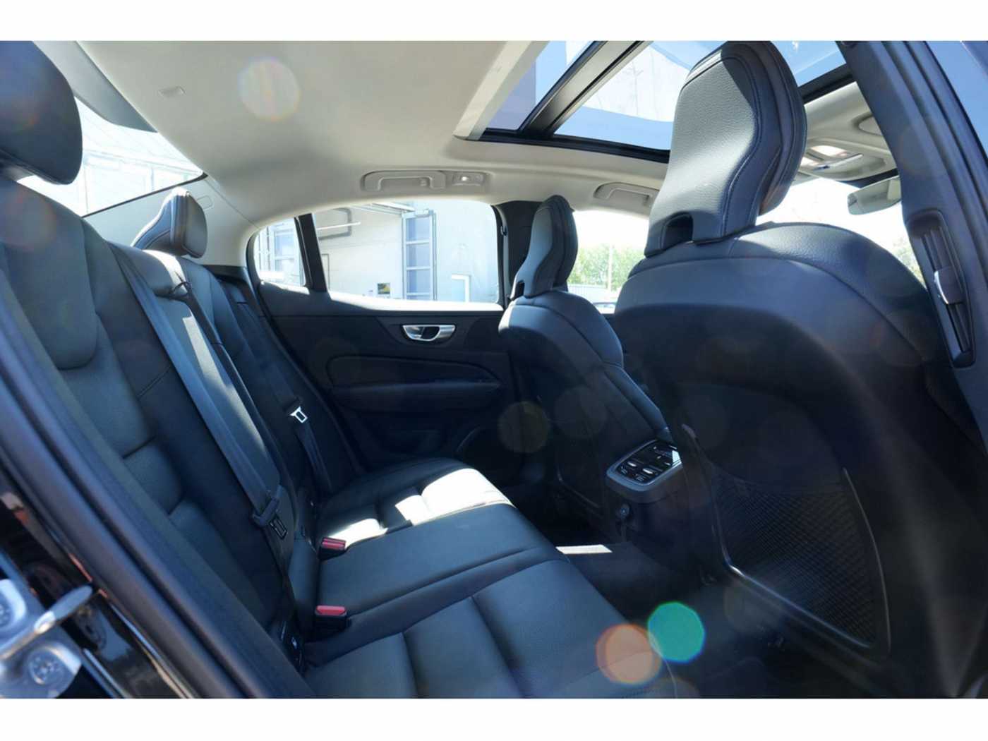 Volvo  Lim. B5 Ultimate Dark AWD LED PANO 360°