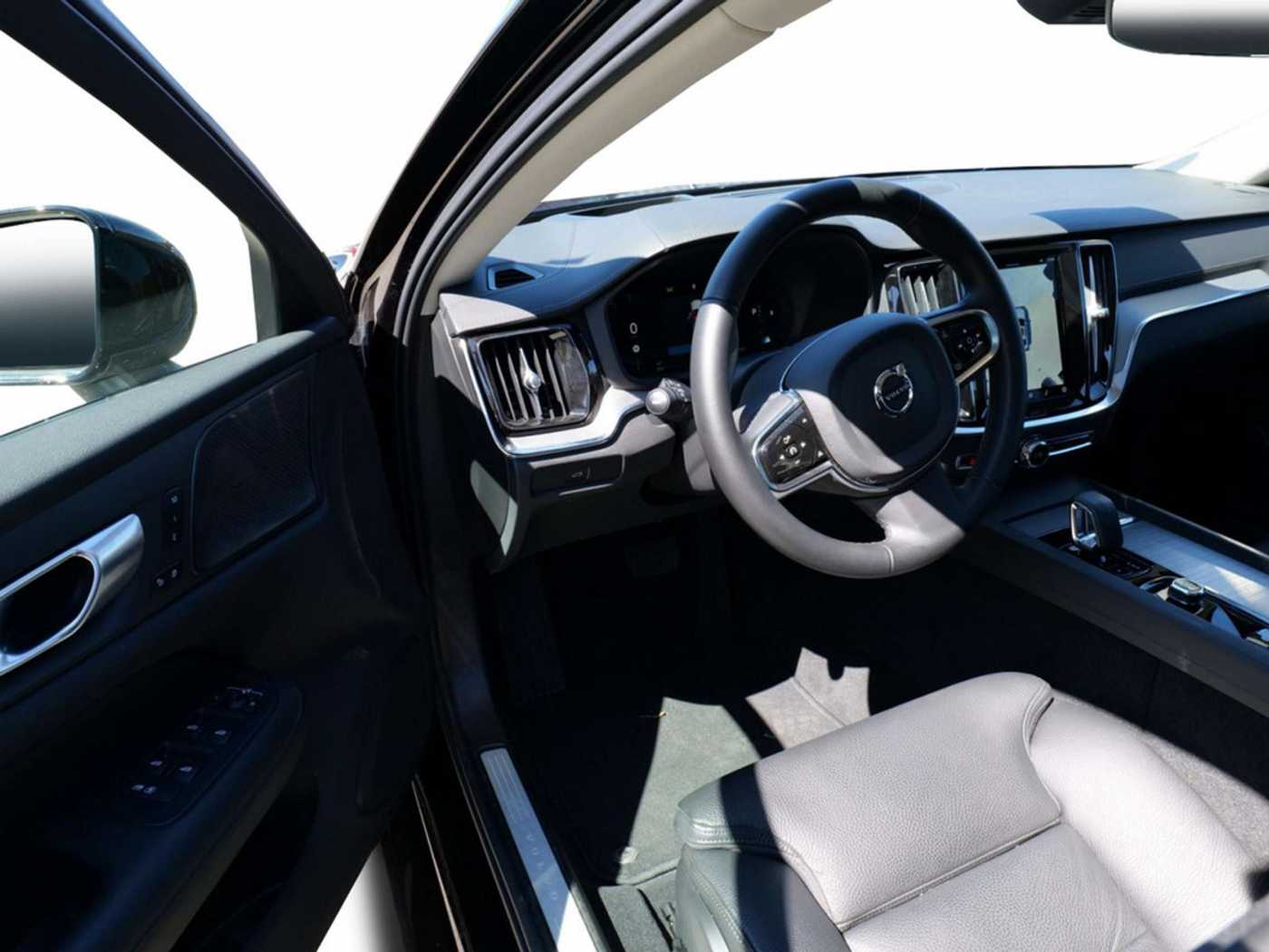 Volvo  Lim. B5 Ultimate Dark AWD LED PANO 360°