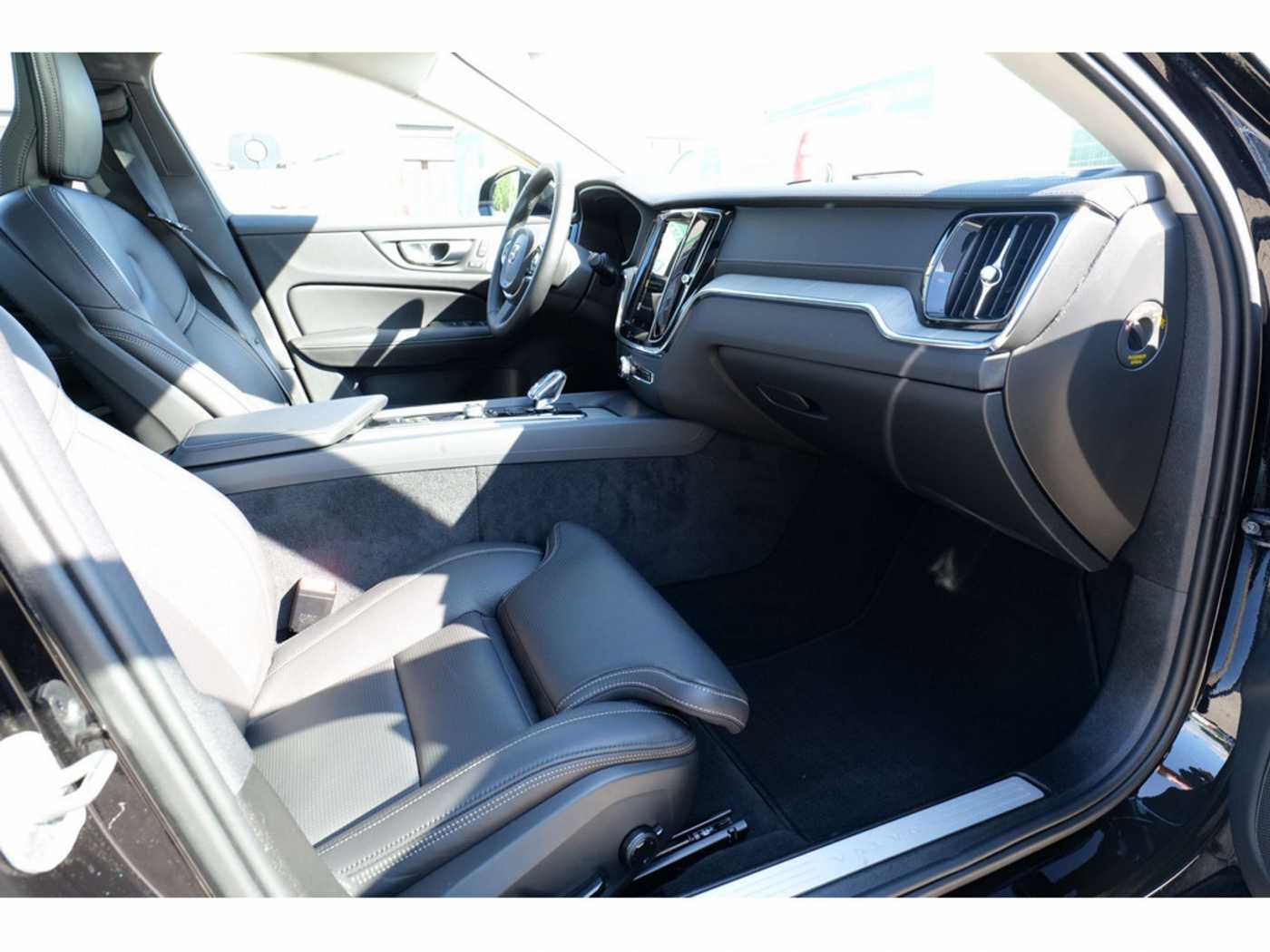 Volvo  Lim. B5 Ultimate Dark AWD LED PANO 360°
