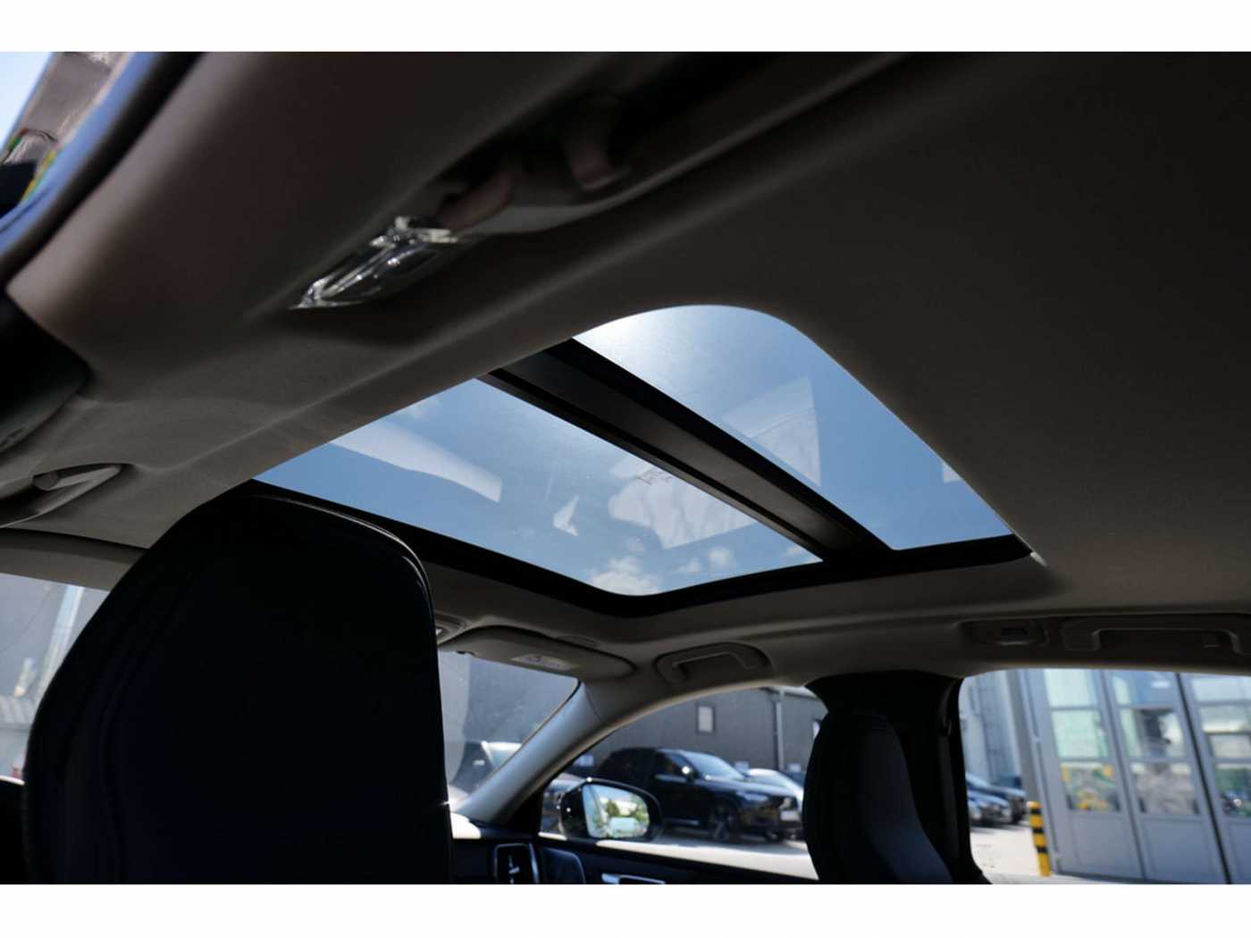 Volvo  Lim. B5 Ultimate Dark AWD LED PANO 360°