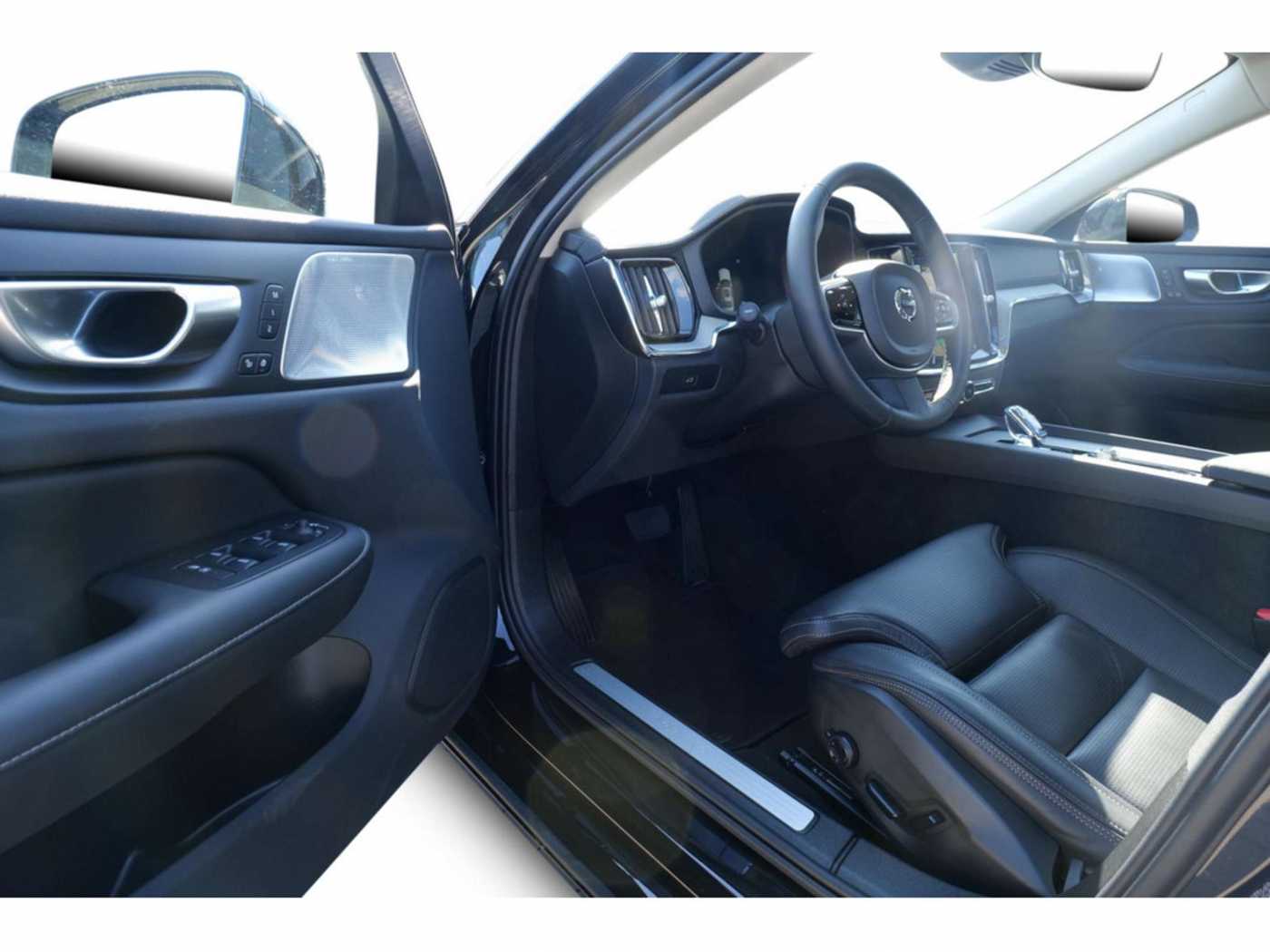 Volvo  Lim. B5 Ultimate Dark AWD LED PANO 360°