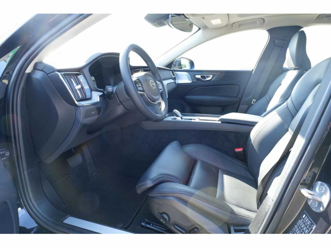 Volvo  Lim. B5 Ultimate Dark AWD LED PANO 360°