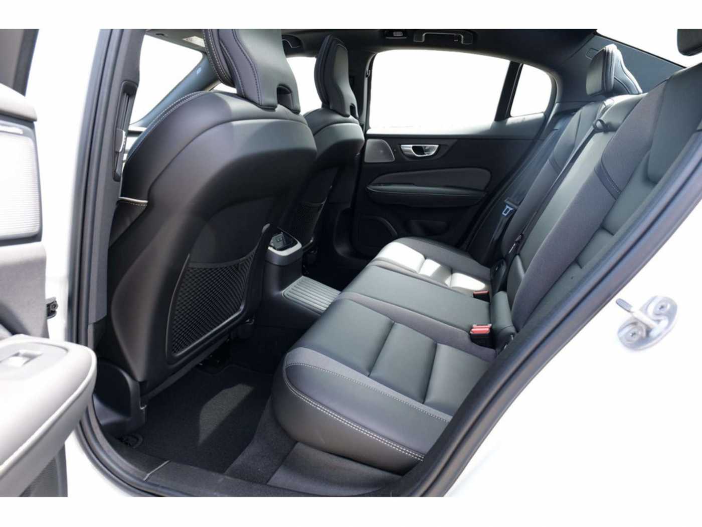 Volvo  Lim. T8 AWD Ultimate Dark Recharge Plug-In Hybrid AWD