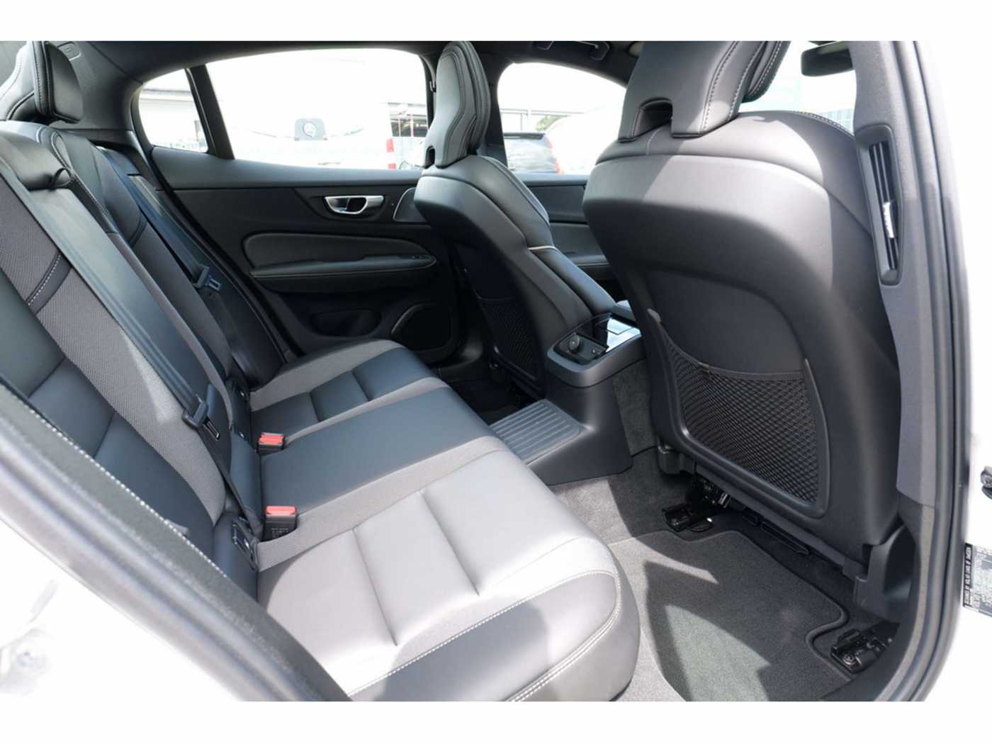 Volvo  Lim. T8 AWD Ultimate Dark Recharge Plug-In Hybrid AWD