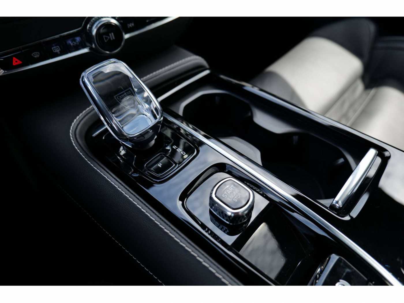 Volvo  Lim. T8 AWD Ultimate Dark Recharge Plug-In Hybrid AWD