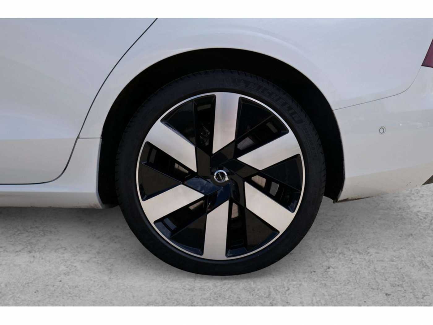 Volvo  Lim. T8 AWD Ultimate Dark Recharge Plug-In Hybrid AWD