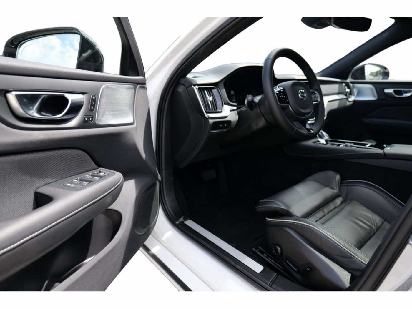 Volvo  Lim. T8 AWD Ultimate Dark Recharge Plug-In Hybrid AWD