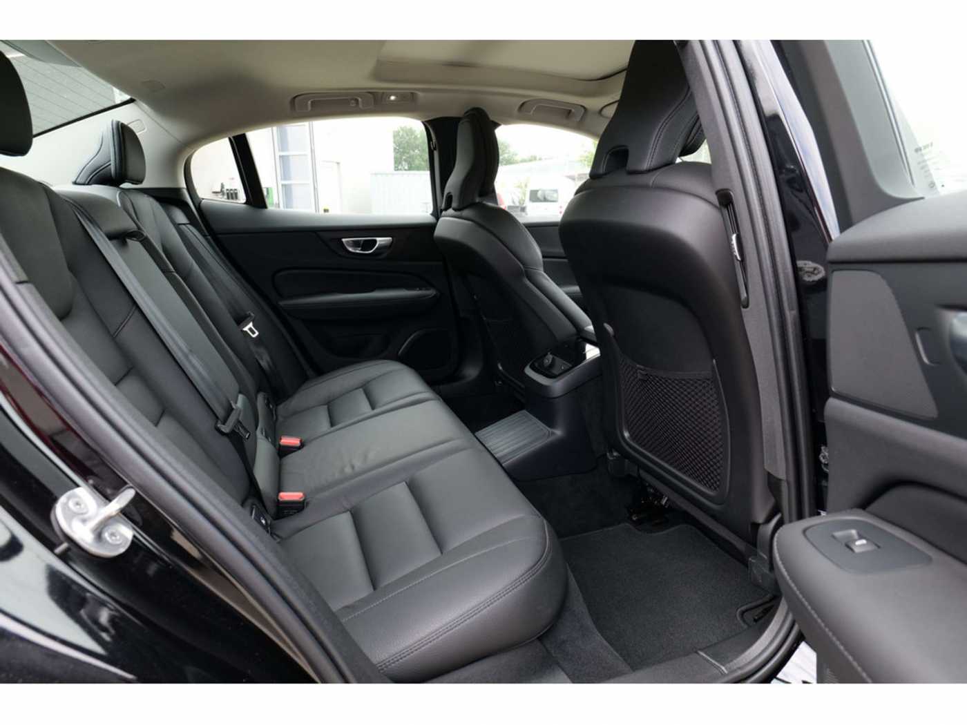 Volvo  Lim. T8 Ultimate Dark Recharge Plug-In Hybrid AWD