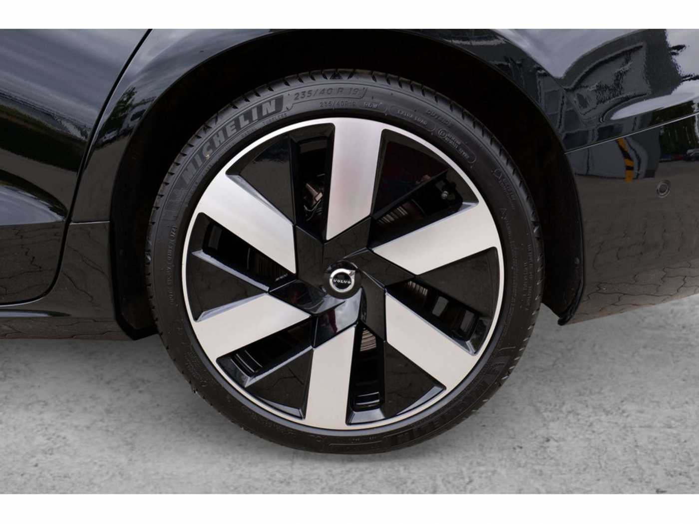 Volvo  Lim. T8 Ultimate Dark Recharge Plug-In Hybrid AWD