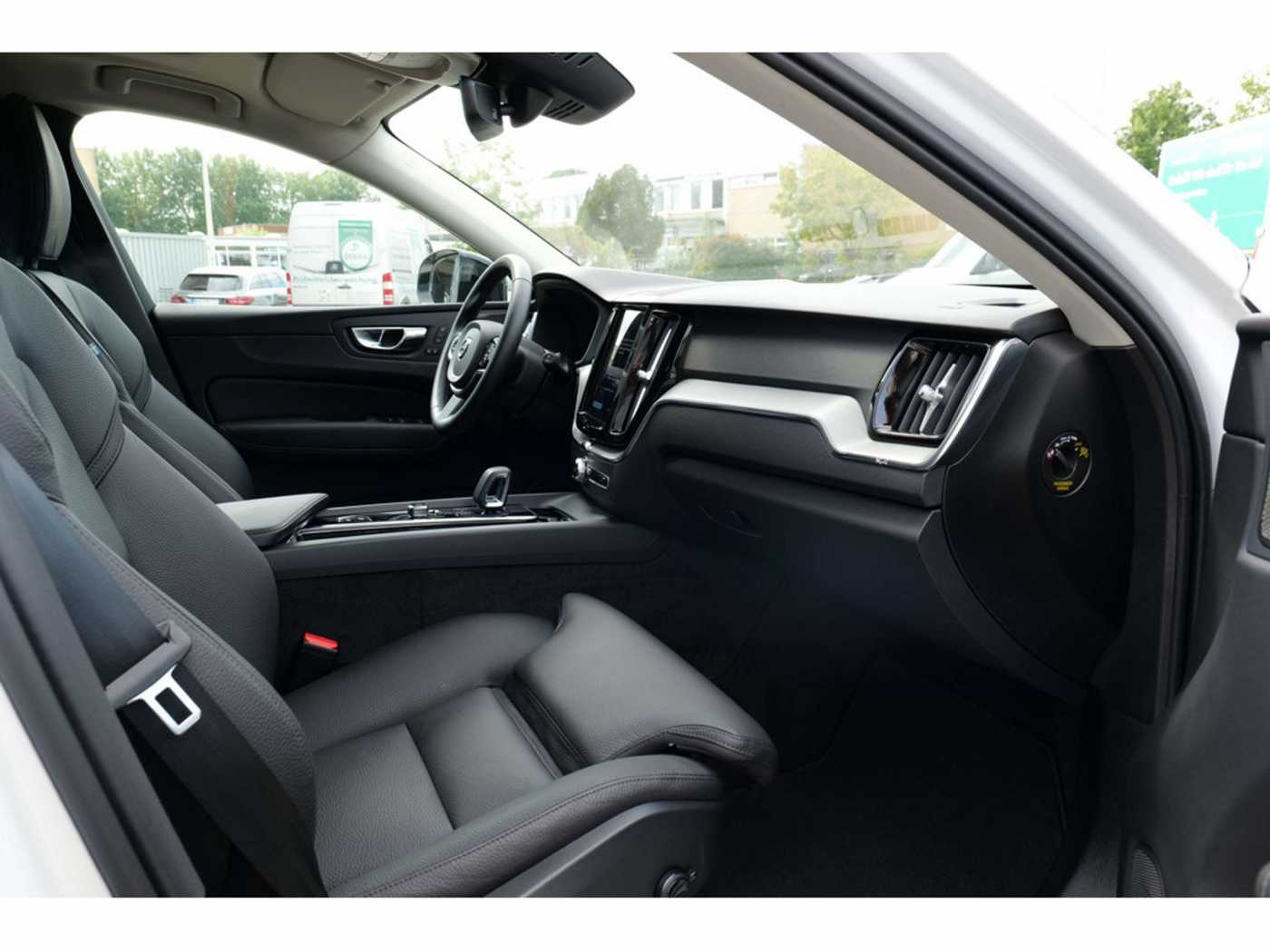 Volvo  T8 Plus Dark Recharge Plug-In Hybrid AWD