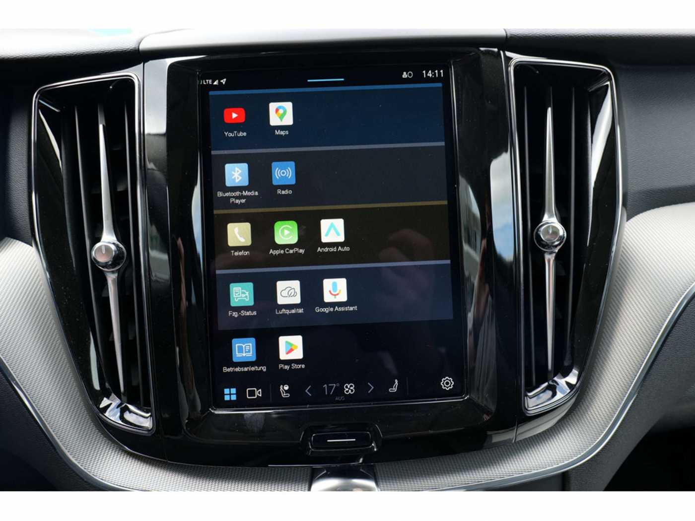 Volvo  T8 Plus Dark Recharge Plug-In Hybrid AWD