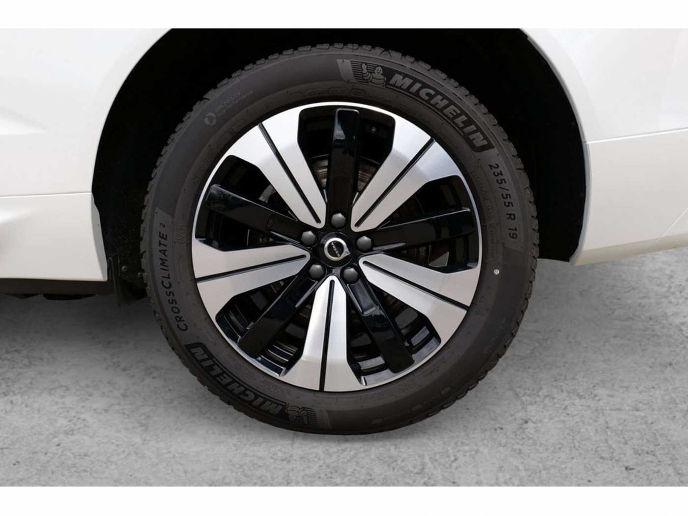 Volvo  T8 Plus Dark Recharge Plug-In Hybrid AWD