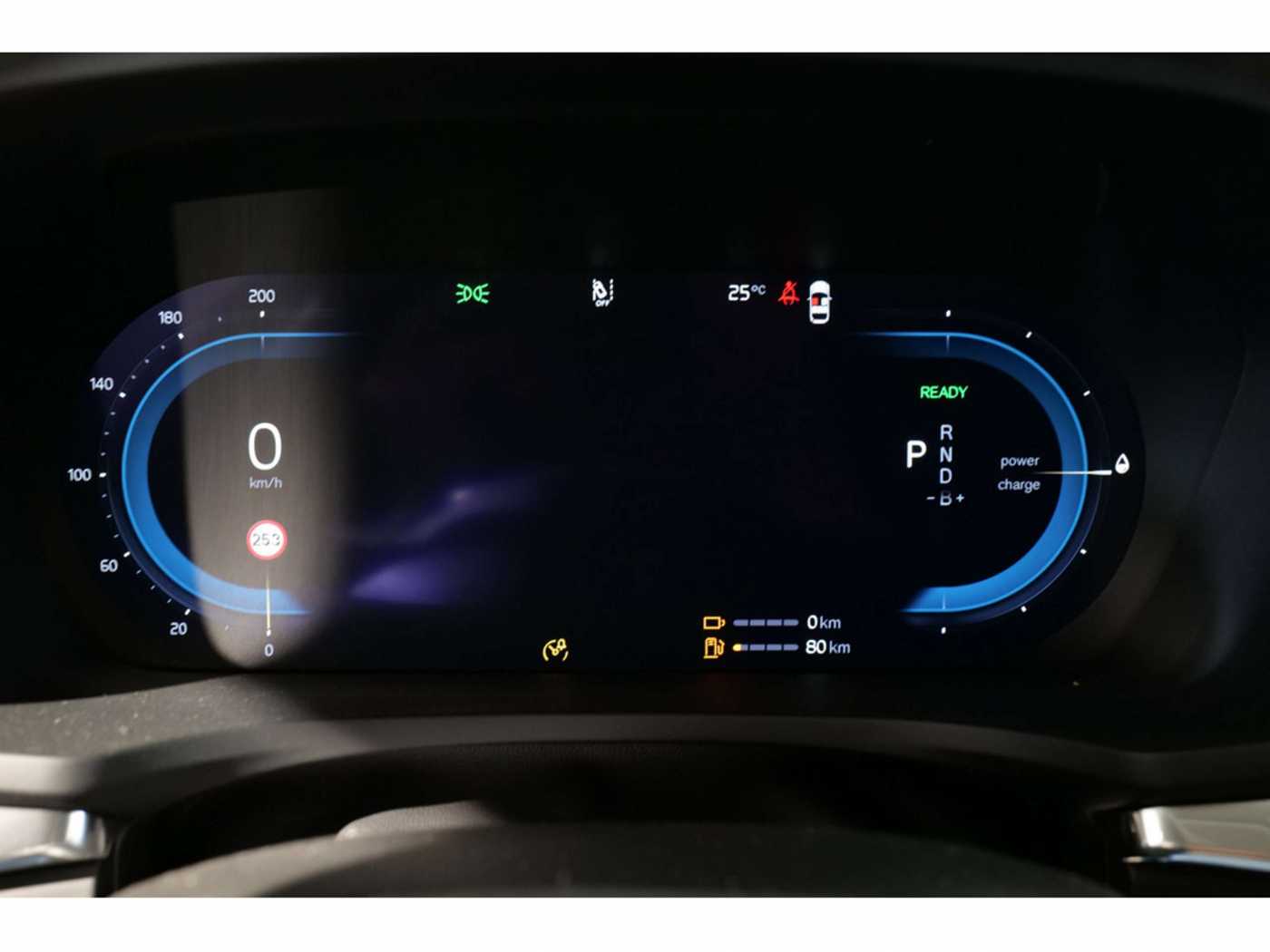 Volvo  Kombi T6 Core Recharge AWD STANDHZ LED