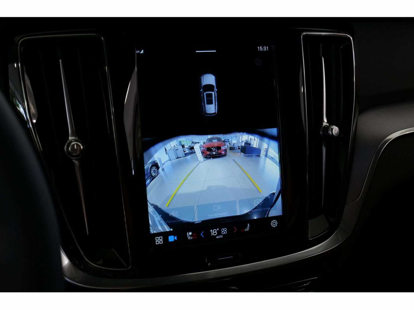 Volvo  Kombi T6 Core Recharge AWD STANDHZ LED