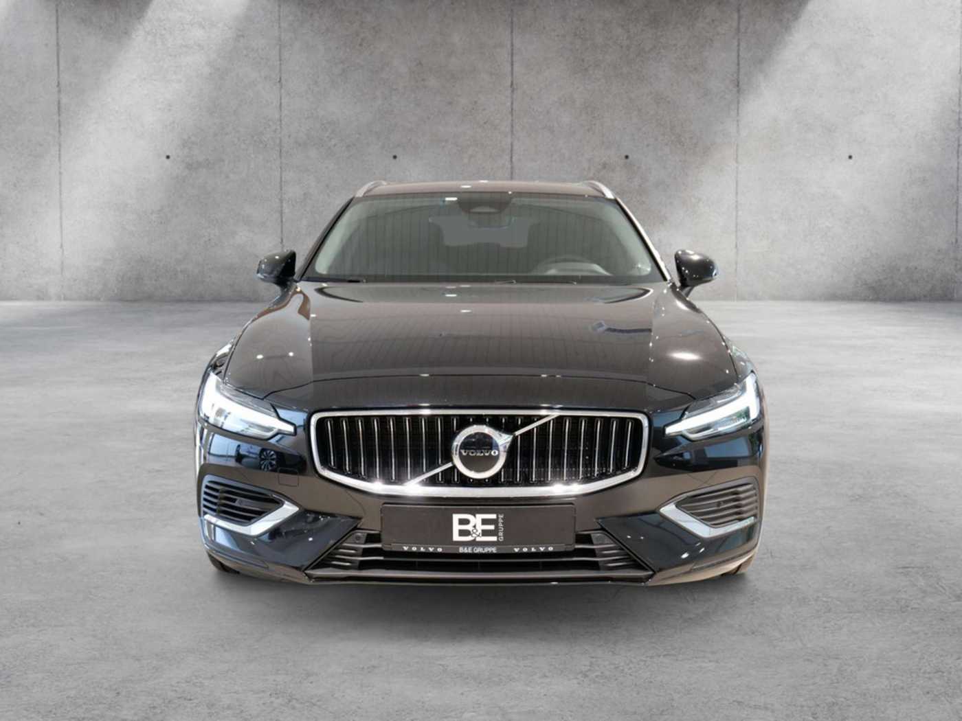 Volvo  Kombi T6 Core Recharge AWD STANDHZ LED
