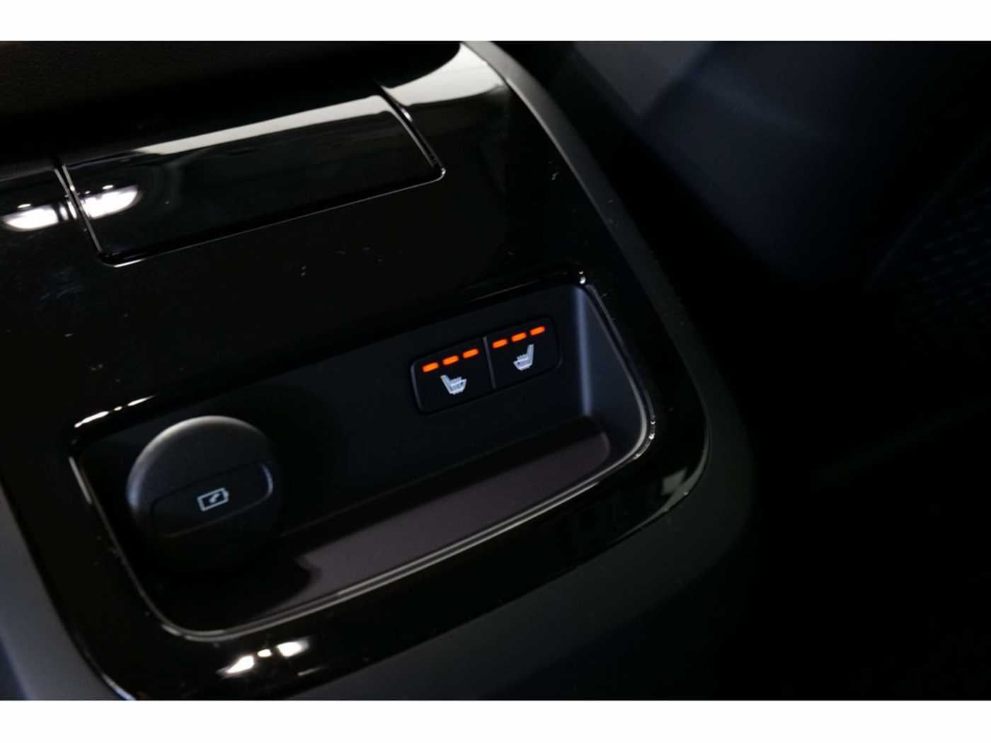 Volvo  Kombi T6 Core Recharge AWD STANDHZ LED