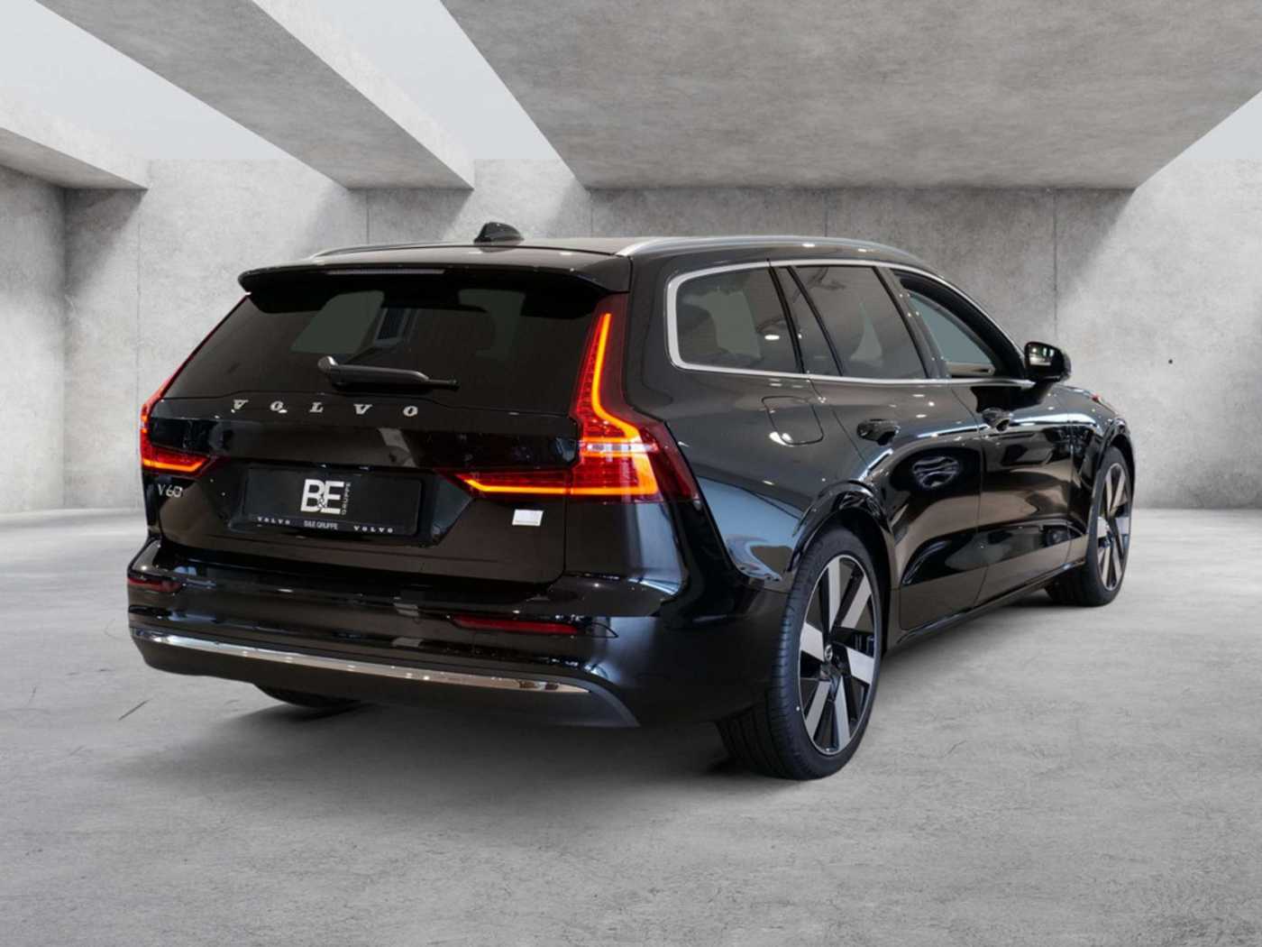 Volvo  Kombi T6 Core Recharge AWD STANDHZ LED
