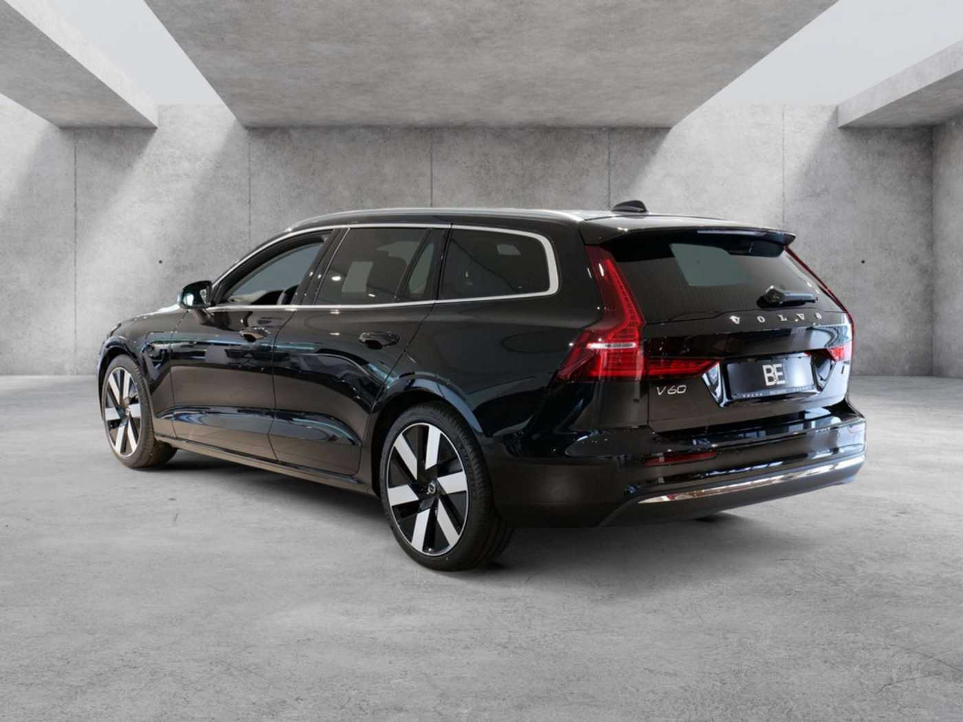 Volvo  Kombi T6 Core Recharge AWD STANDHZ LED