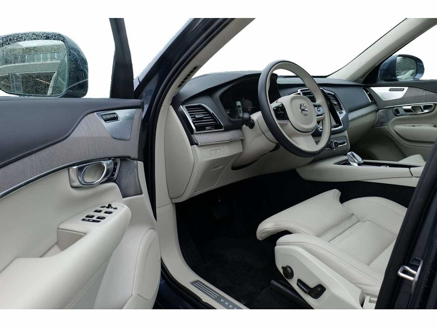 Volvo  T8 Ultra Bright Recharge Plug-In Hybrid AWD