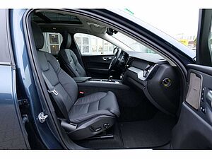 Volvo  T8 Ultra Dark Recharge Plug-In Hybrid AWD