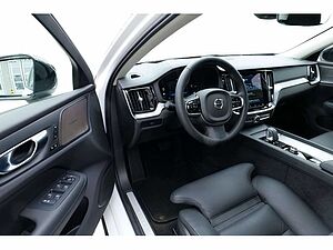 Volvo  Lim. B5 Ultimate Dark AWD LED PANO 360°