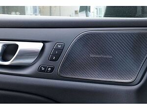 Volvo  Lim. T8 Ultimate Dark Recharge Plug-In Hybrid AWD