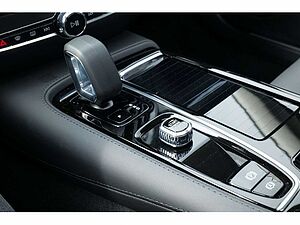 Volvo  Lim. T8 Ultimate Dark Recharge Plug-In Hybrid AWD