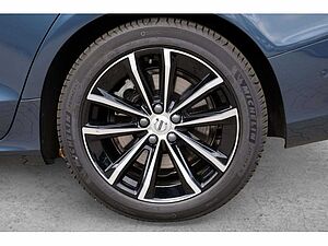 Volvo  Lim. T8 Ultimate Dark Recharge Plug-In Hybrid AWD