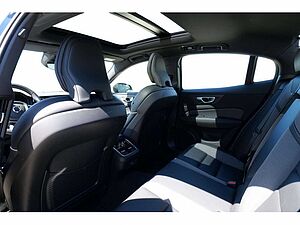 Volvo  Lim. B5 Ultimate Dark AWD LED PANO 360°