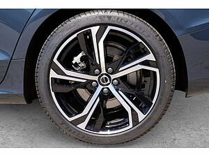 Volvo  Lim. B5 Ultimate Dark AWD LED PANO 360°