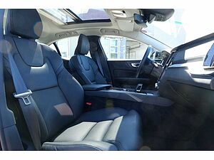 Volvo  Lim. B5 Ultimate Dark AWD LED PANO 360°