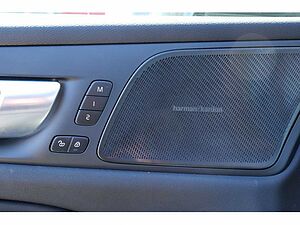 Volvo  Lim. B5 Ultimate Dark AWD LED PANO 360°