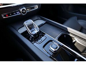 Volvo  Lim. B5 Ultimate Dark AWD LED PANO 360°