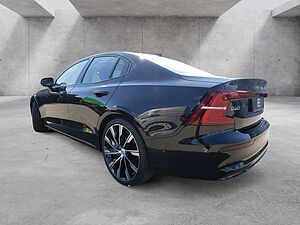 Volvo  Lim. B5 Ultimate Dark AWD LED PANO 360°