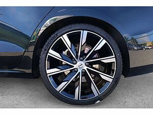 Volvo  Lim. B5 Ultimate Dark AWD LED PANO 360°