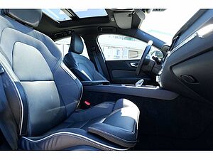 Volvo  Lim. B5 Ultimate Dark AWD LED PANO 360°