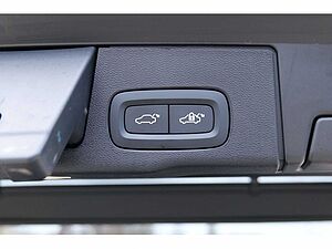 Volvo  T8 Ultra Dark Recharge Plug-In Hybrid AWD