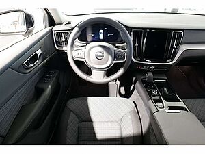 Volvo  Kombi T6 Core Recharge AWD STANDHZ LED